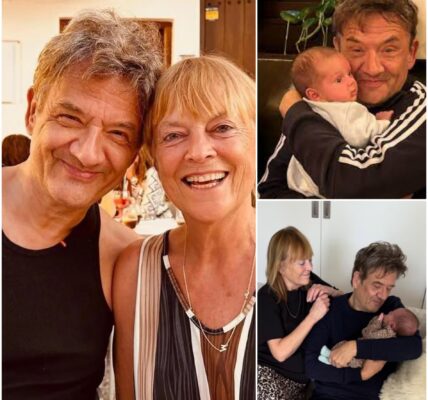 Bart Peeters (65) deelt voor het eerst een foto met zijn kleindochter op Instagram, samen met partner Anneke Bellens.