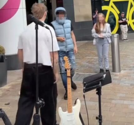 Video: Straatartiest geeft een lesje aan jongeren die zichzelf voor iedereen willen bewijzen.