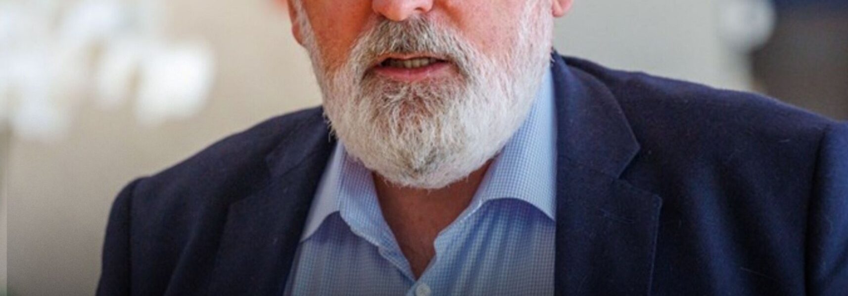 SCHOKKEND ONTHULLING: Frans Timmermans betrapt op duizenden ‘Vietnamese likes’ — ACM start officieel onderzoek naar mogelijke nepfans!